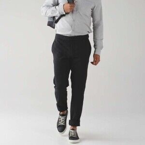 Lululemon Men's Sojourn Pants Waist Size 32 Black Golf Athletic Travel Business